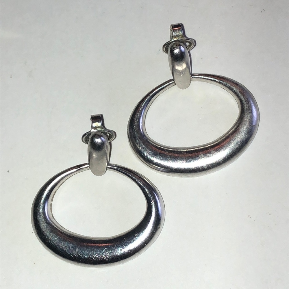 Trifari Crown Silver Tone Oval Hoop Drop Clip On Earrings - Picture 2 of 5